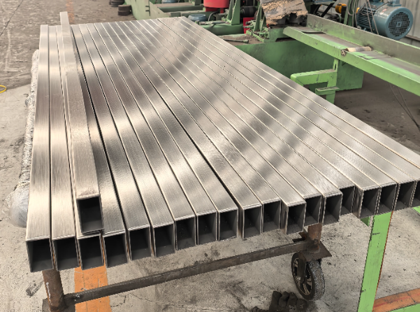 巴音郭楞建筑工程行业用不锈钢无缝钢管